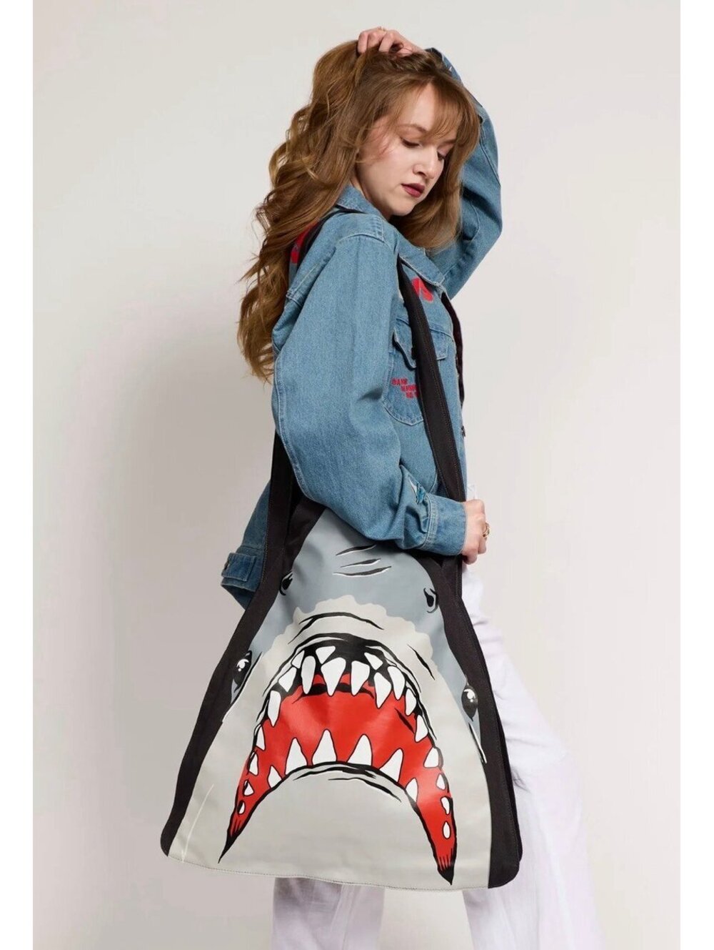 Cakeworthy JAWS OVERSIZED TOTE BAG
